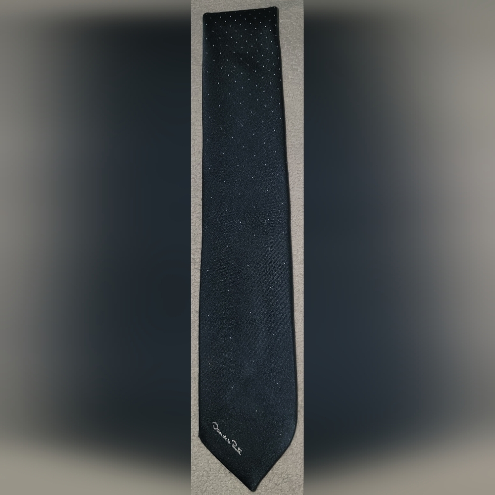 Oscar De La Renta Blue Dot Tie